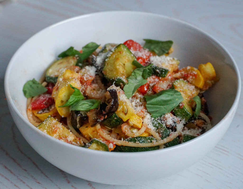 https://workweeklunch.com/wp-content/uploads/2020/07/ratatouille-pasta-in-a-bowl-2-1024x796.jpg