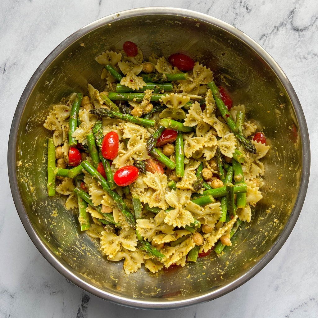 Veggie Pesto Pasta With Chickpeas (No-Reheat!) - Workweek Lunch