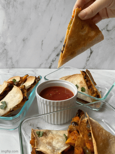 Veggie quesadilla with salsa dipping sauce