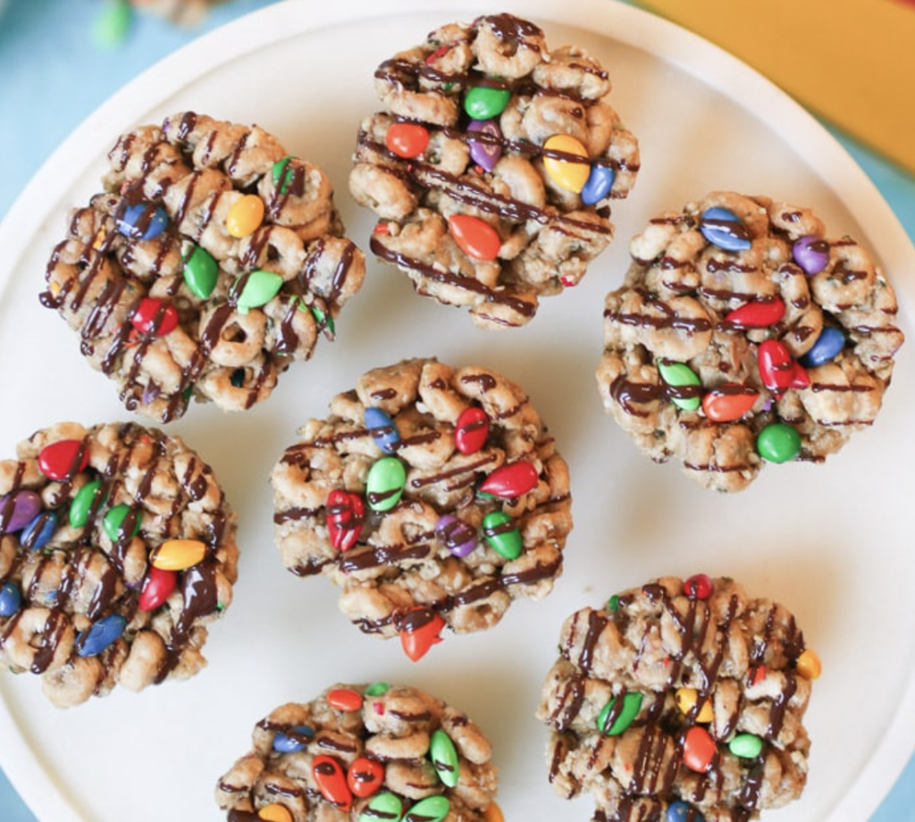 Smocks and Sprinkles: Easy Meal & Snack Trays for Kids