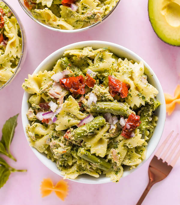 https://workweeklunch.com/wp-content/uploads/2022/03/green-tuna-pasta-salad-1.jpg