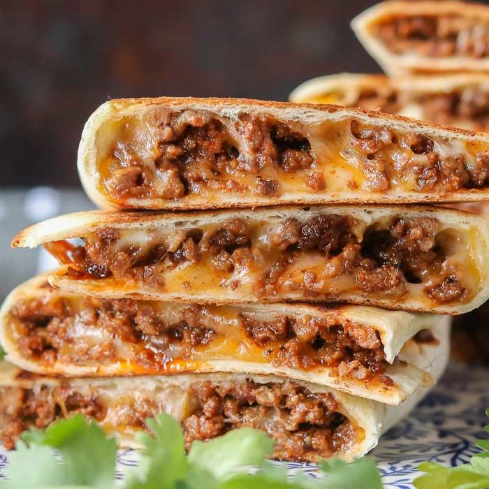 https://workweeklunch.com/wp-content/uploads/2022/04/Ground-Beef-Quesadillas-2-Tall-edited.jpg