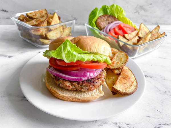 Grilled Turkey Burgers (classic recipe) - A Pinch of Healthy