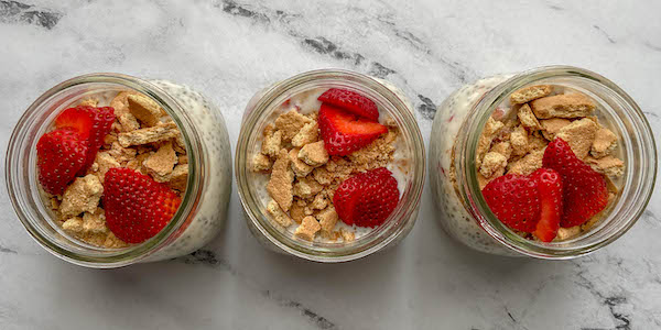 strawberry cheesecake overnight oats